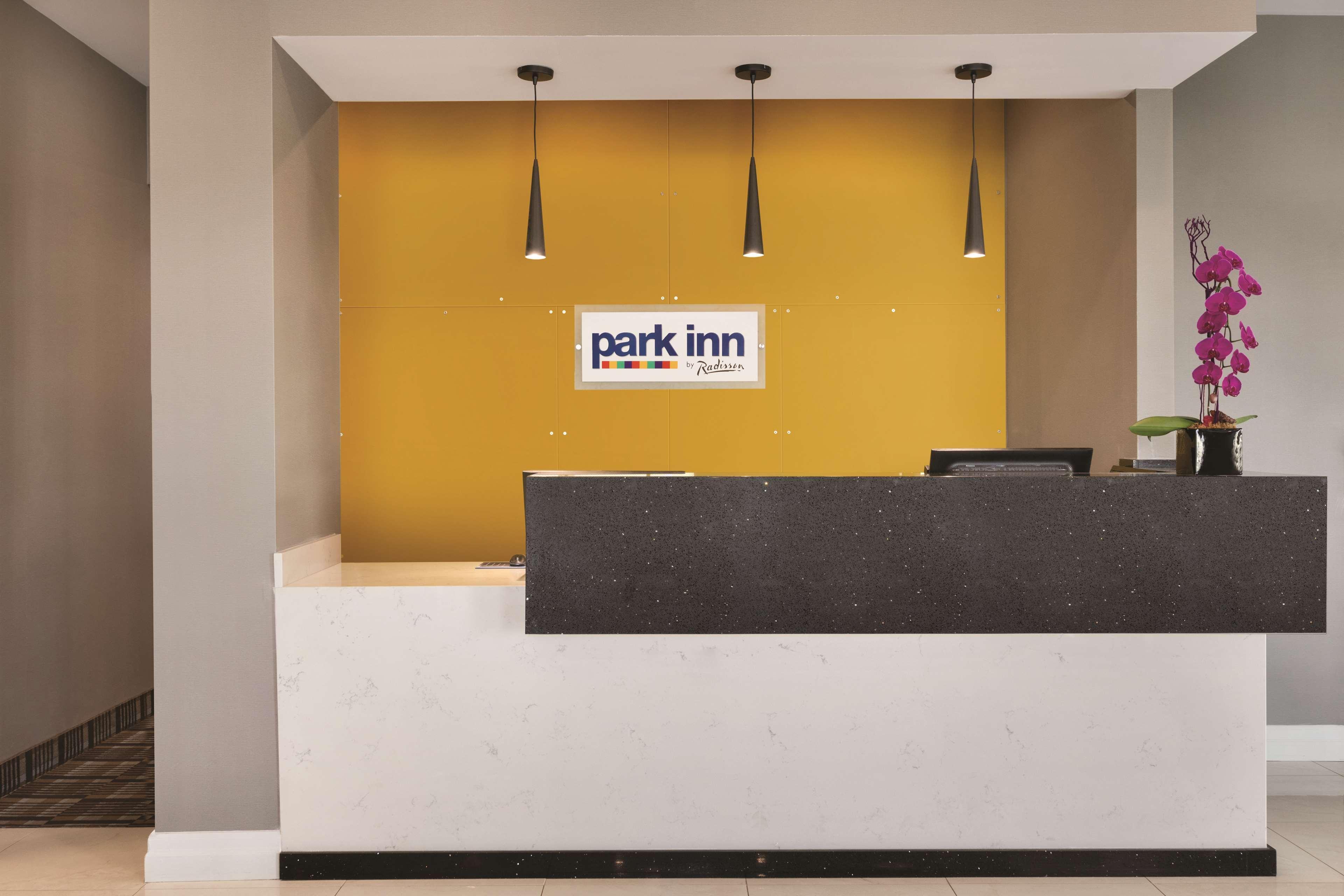 Park Inn By Radisson Brampton, On Exterior photo